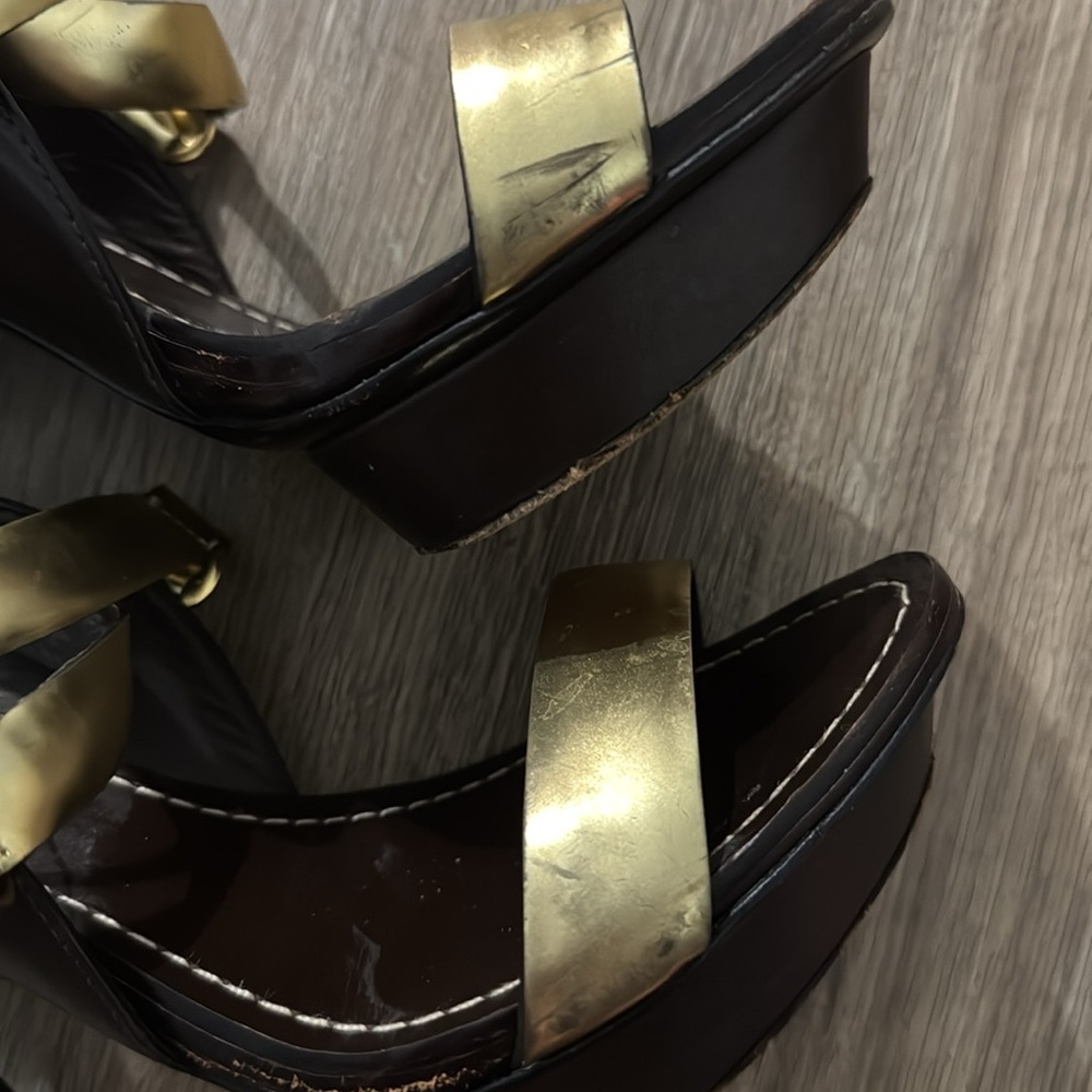 Tory Burch Brown and Gold Strappy Sandals size - 6.5M - Picture 8 of 9
